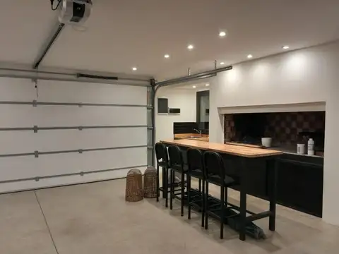 Casa en Venta con 4 cocheras