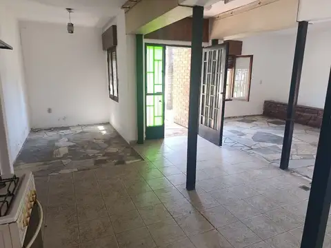 LOMAS DE SAN MARTIN CASA 3 DORMITORIOS ESCRITURA