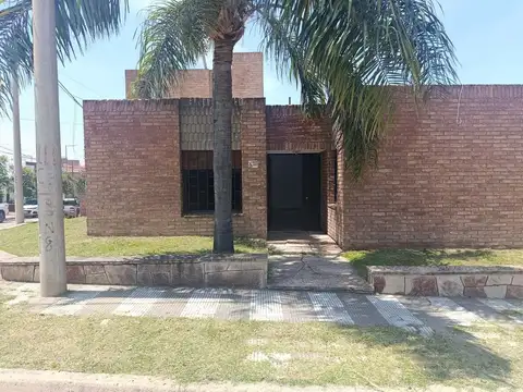 LOMAS DE SAN MARTIN CASA 3 DORMITORIOS ESCRITURA