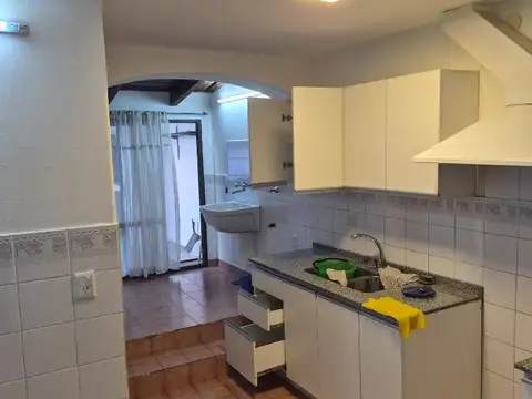 Casa en Alquiler con 2 cocheras