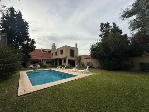 Casa en Venta con 5 cocheras
