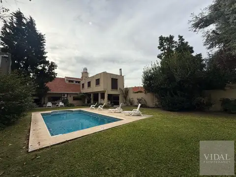 Casa en Venta con 5 cocheras