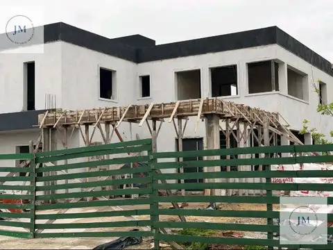 Casa 6 ambientes con 3 baños