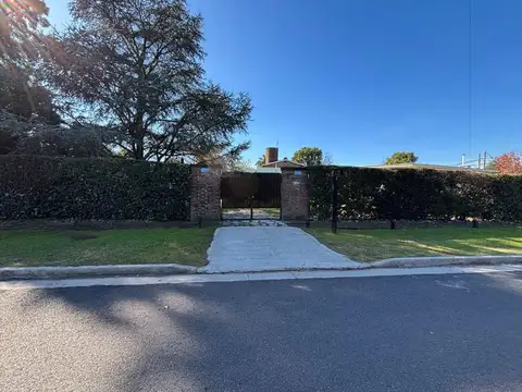 Venta de Casa en Bella Vista con pileta y cochera