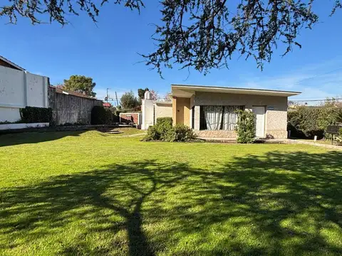 Casa 4 ambientes con 2 baños