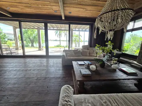 Casa 10 ambientes con 8 baños