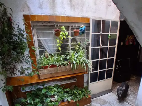 TIPO CASA  4 AMB, CONTRAFRENTE, PATIO, TERRAZA, QUINCHO PARRILLA, SOLO 2 UNIDADES EN EL TERRENO