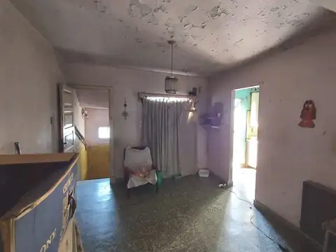 Casa con local y parque en venta en Morón