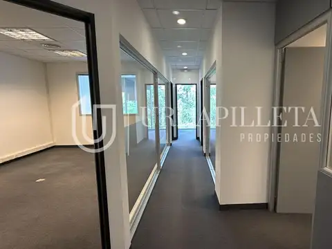Oficina en venta en el Edificio Paralelo 50  Pilar