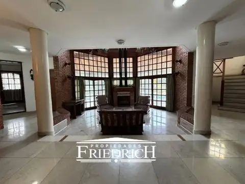 Casa 5 ambientes con 4 baños
