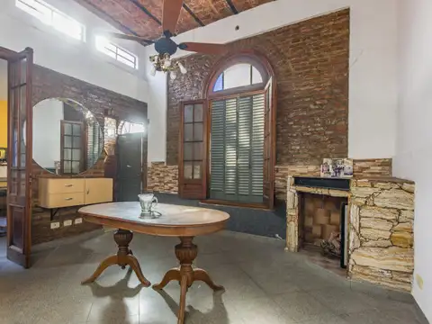 Casa 4 ambientes con patio y quincho en Pompeya