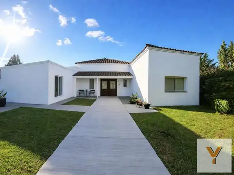 Casa en venta - 4 Dormitorios 3 Baños - Tigre