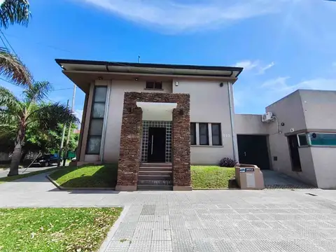 Casa en Venta en Bernal Oeste, USD 460.000