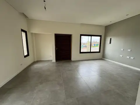 Casa 5 ambientes con 2 baños