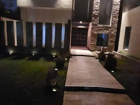 Casa 7 ambientes con 3 baños