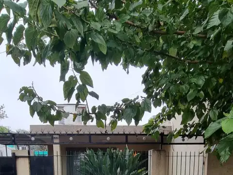 Casa en venta de 3 ambientes en excelente estado en San Miguel