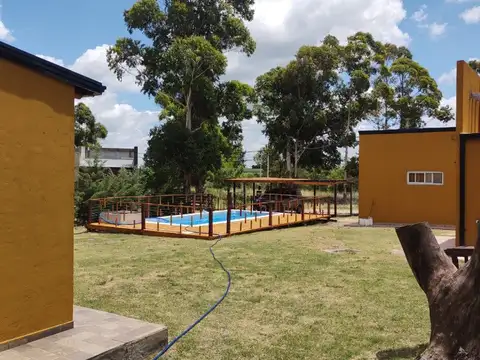 2 cabañas en COLON ENTRE RIOS   con pileta,,galpon lote 800 mts. 8mkm del centro