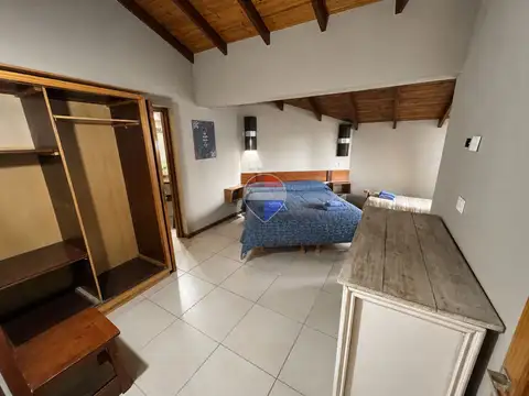 Casa en Alquiler con 1 cochera