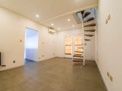 CASA EN IMPECABLE ESTADO - APTA CREDITO 