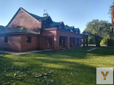 Casa 5 ambientes con 4 baños
