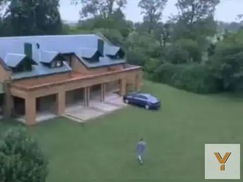 Casa en venta - 4 Dormitorios 4 Baños - 120.000Mts2 - Luján