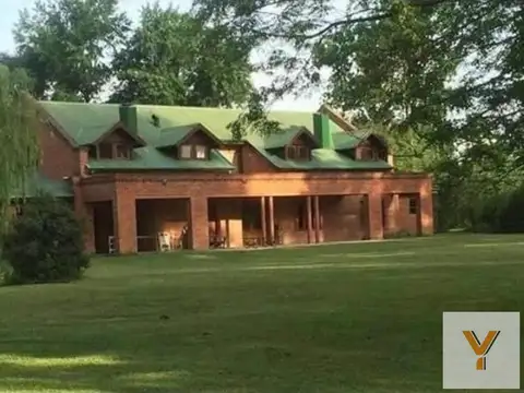 Casa en venta - 4 Dormitorios 4 Baños - 120.000Mts2 - Luján