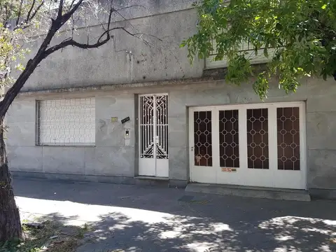 OPORTUNIDAD GALVEZ 1800 CASA AL FRENTE  2 PLANTAS 4 DORMITOR