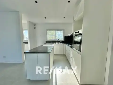 Casa en Venta en El Cantón - Barrio Golf, USD 259.000