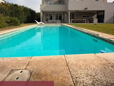 Casa 4 ambientes con 3 baños