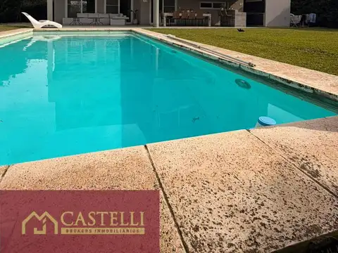 Casa en Venta con 6 cocheras