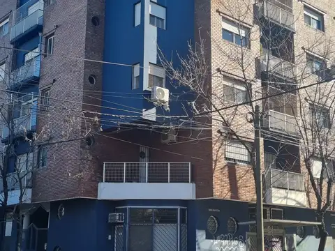 Departamento en venta en Centro de 3 dormitorios con excelente placares de guardado,  luminosos. Balcon doble. Baño zonificado.