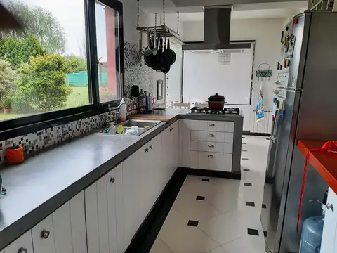 Casa en Venta con 4 cocheras