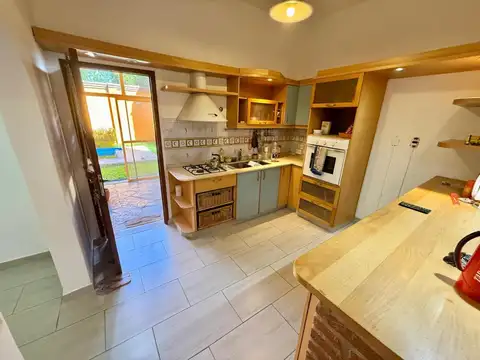 Casa en Venta con 2 cocheras