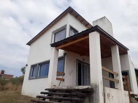 CASA 1 DORM  CON GRAN TERRENO 1300  EN SIQUIMAN