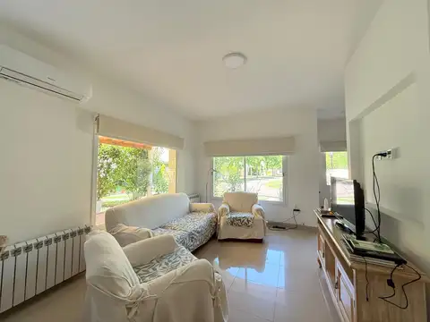 Casa en Alquiler con 4 cocheras