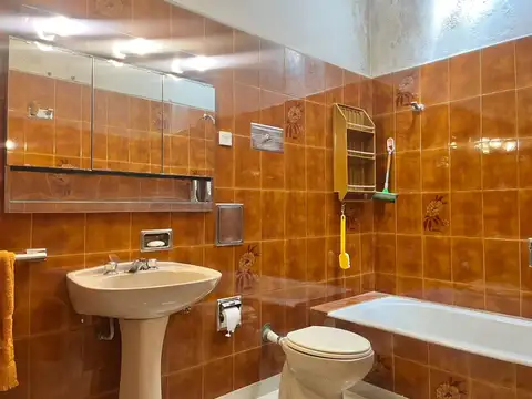 VENTA CASA LOTE PROPIO 8.66X33M2 COCHERA V.URQUIZA