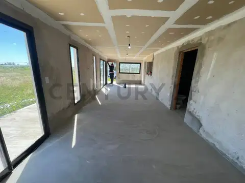 Lote en Venta con Construccion a Finalizar en Poblet