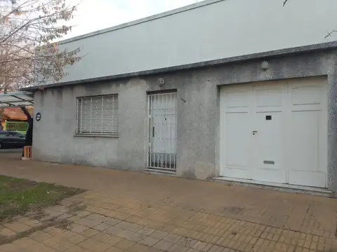 Casa en alquiler 3 ambientes con cochera 