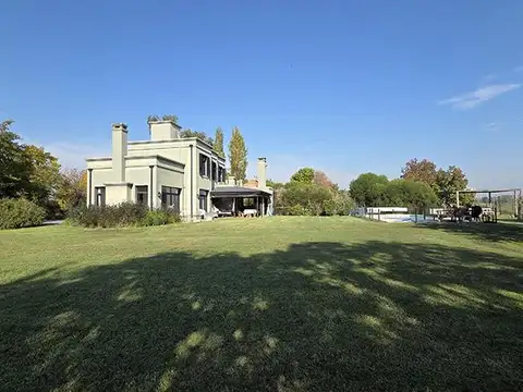 Casa en Venta con 2 cocheras