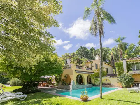 Casa 9 ambientes con 6 baños