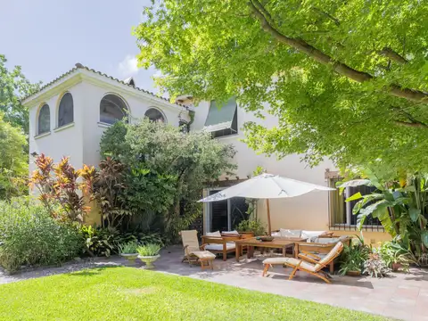 Casa en Venta con 3 cocheras