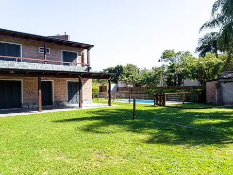 Casa 6 ambientes con 2 baños