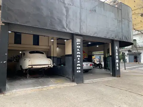 Local comercial esquina Av La Plata