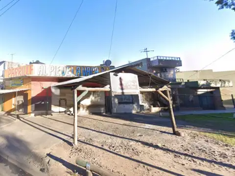 CASA 4 AMB CON 2 LOCALES / TERRENO 220m²