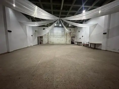 VENTA CASA A REFACCIONAR AMPLIO LOTE EN SARANDI