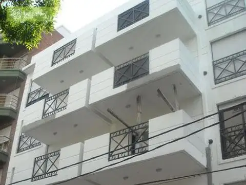 Alquiler - Departamento 2 ambientes en Victoria con balcón y cochera cubierta