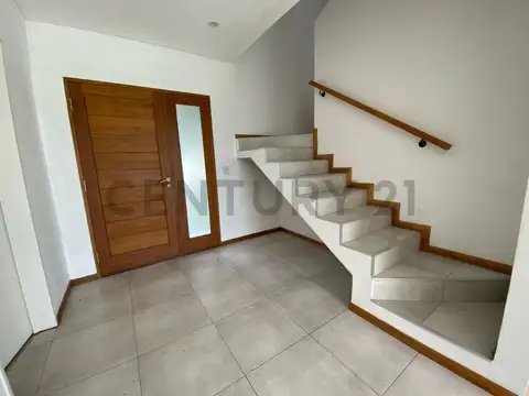 Casa en Venta - 4 dormitorios - USD 240.000