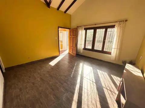 VENTA CASA 2 DORM MAS DOMO CON VISTA AL URITORCO