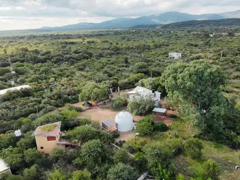 Casa 12 ambientes con 2 baños
