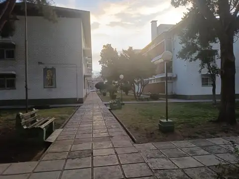 Departamento Remodelado con 2 habitaciones,cocina,living comedor,Sótano y  jardín comunitario